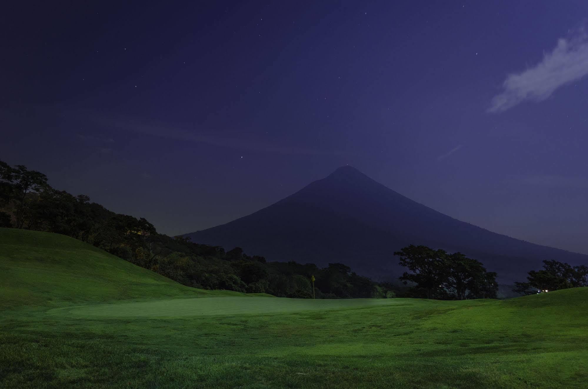 Hotel La Reunion Golf Resort And Residences Антигуа-Гватемала Экстерьер фото